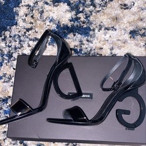 Beautiful Black Dolce & Gabbana Heels 2021! Only wore once!